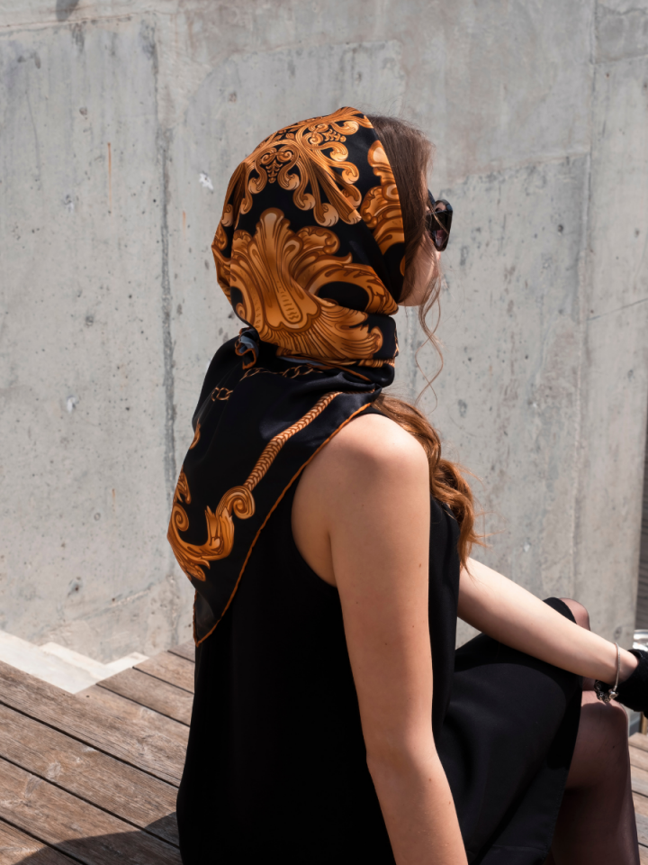 Baroque Siyah Barok Desen Twill Eşarp
