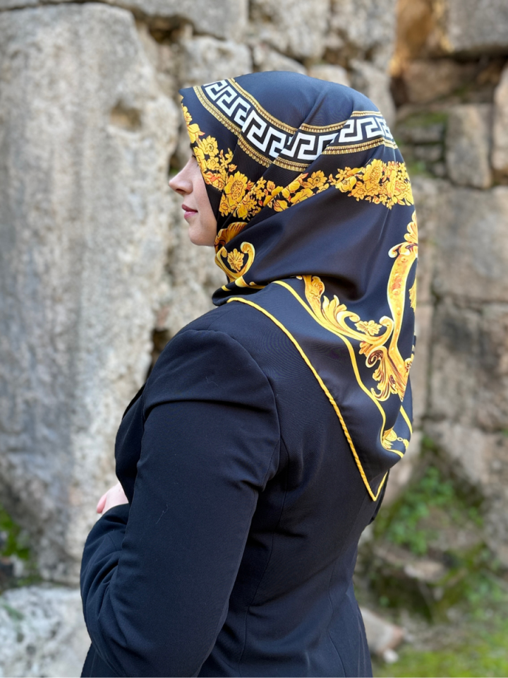Siyah ve Gold Barok Desen Twill Eşarp